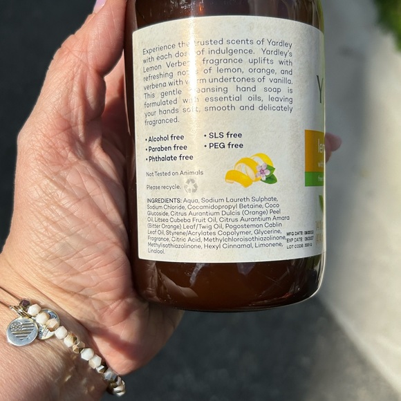 Yardley Lemon Verbena liquid soap - Picture 2 of 2